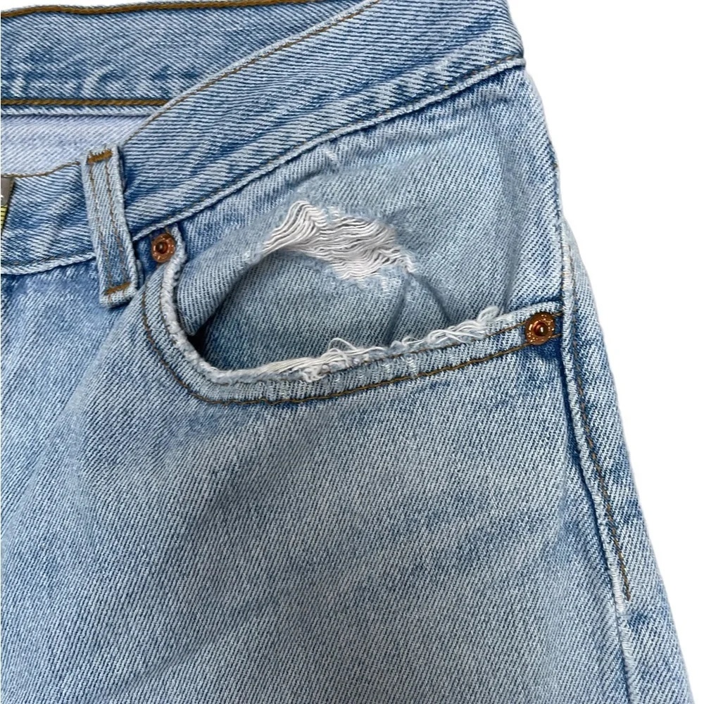 Vintage Levi’s 501 button fly light wash distressed cotton jeans size 36x32 - Picture 3 of 11